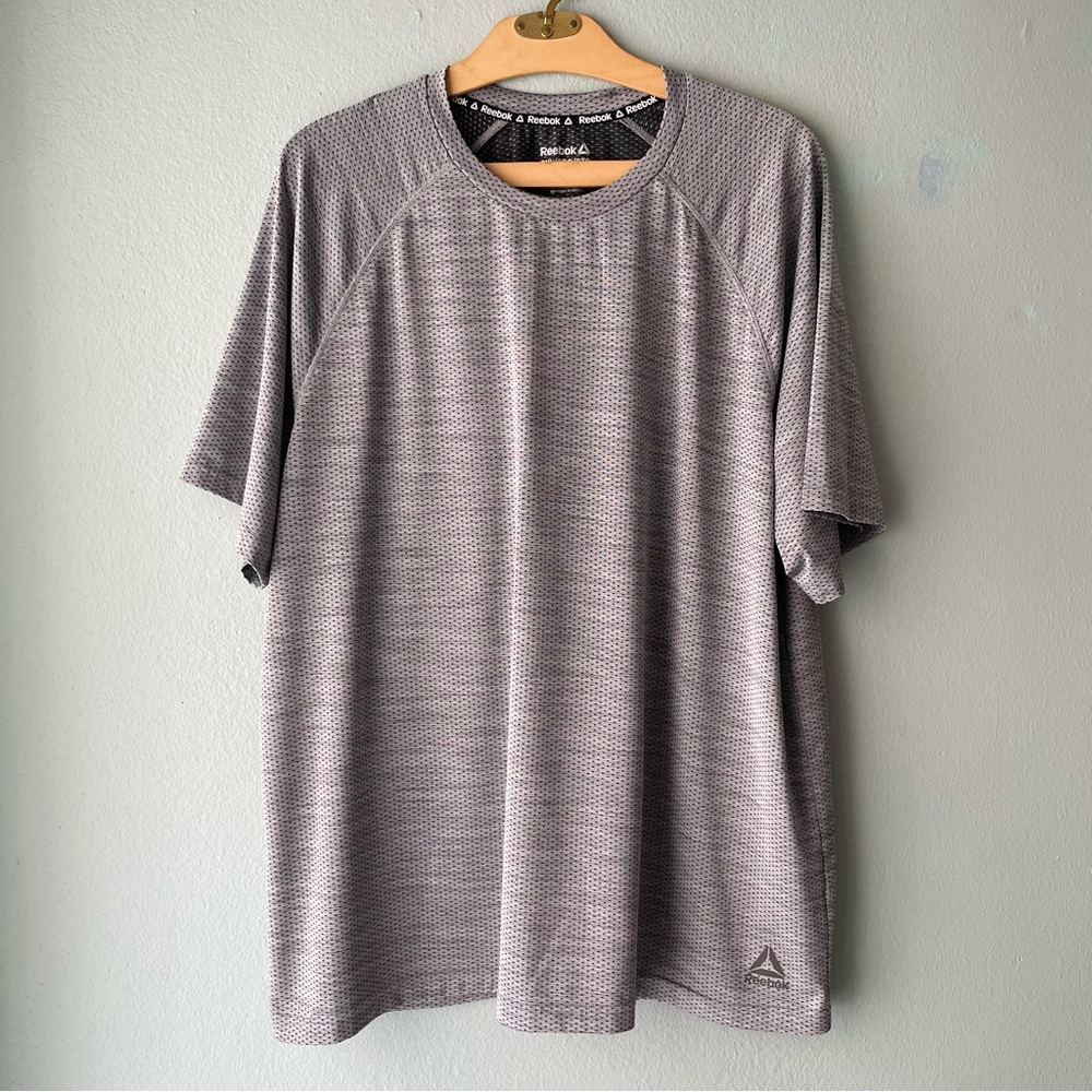 ♦️5/$15♦️ Reebok | Gray Lightweight Athletic Top